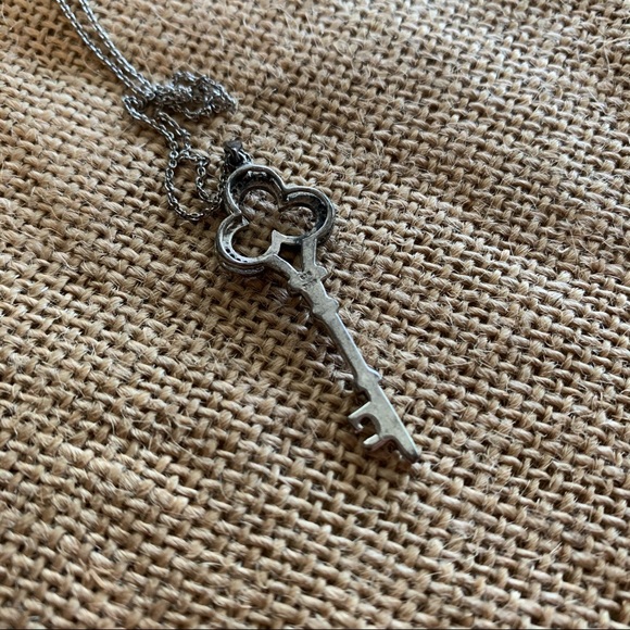 Diamond Key Pendant - Picture 5 of 10